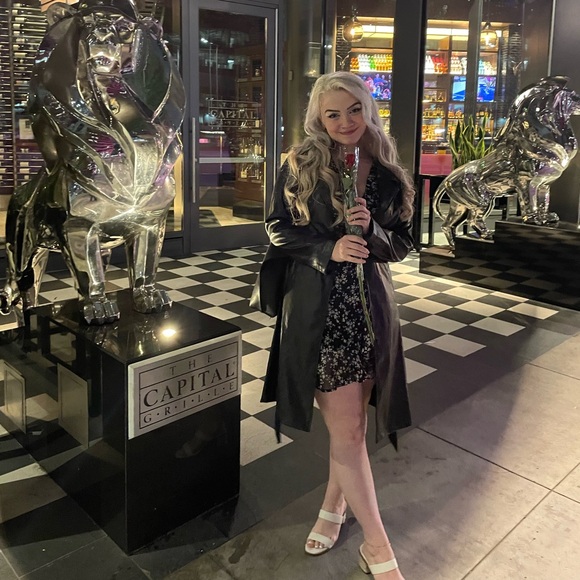 Meet your Posher, Christy - Picture 2 of 16